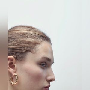 Zara 💫✨💫Gold Tone Twisted Hoop Earrings - NWT